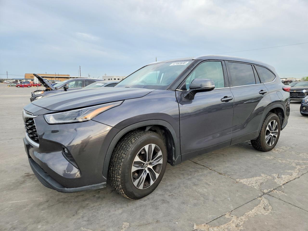 Salvage Toyota Highlander Image