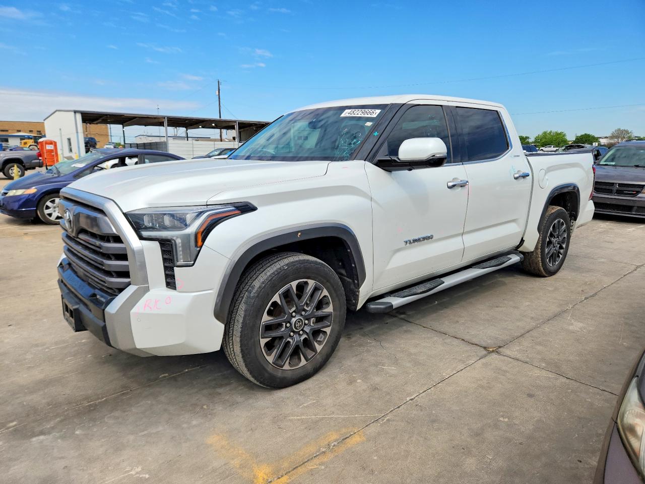 Salvage Toyota Tundra Image