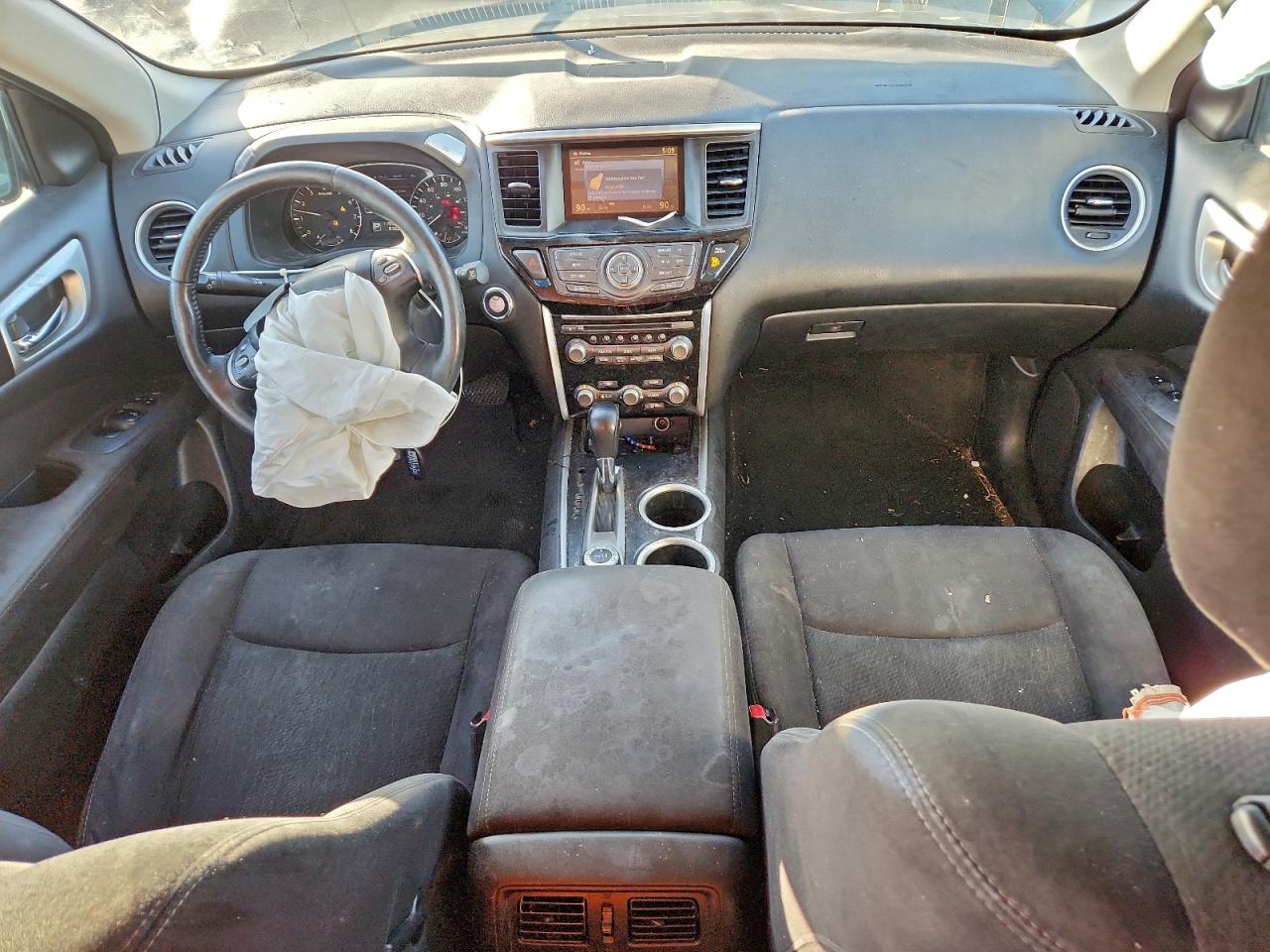Nissan Pathfinder S