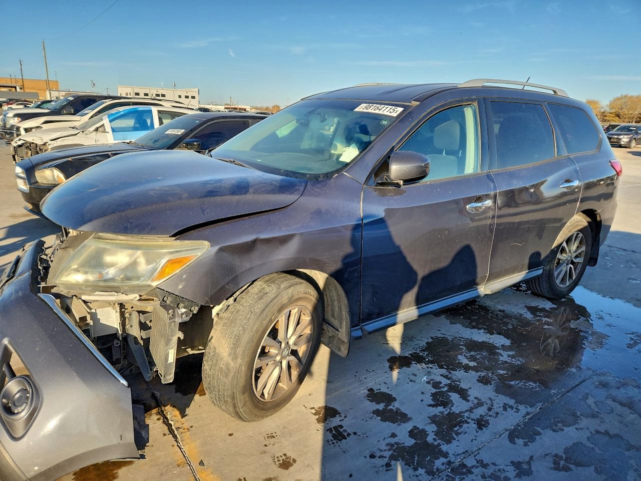 Salvage Nissan Pathfinder Image