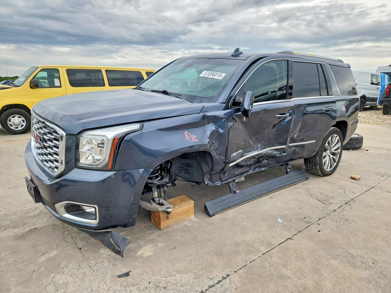 Salvage GMC Yukon Image