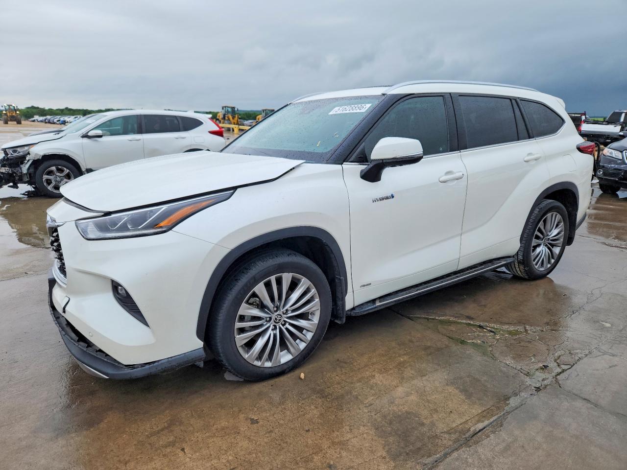 Salvage Toyota Highlander Image