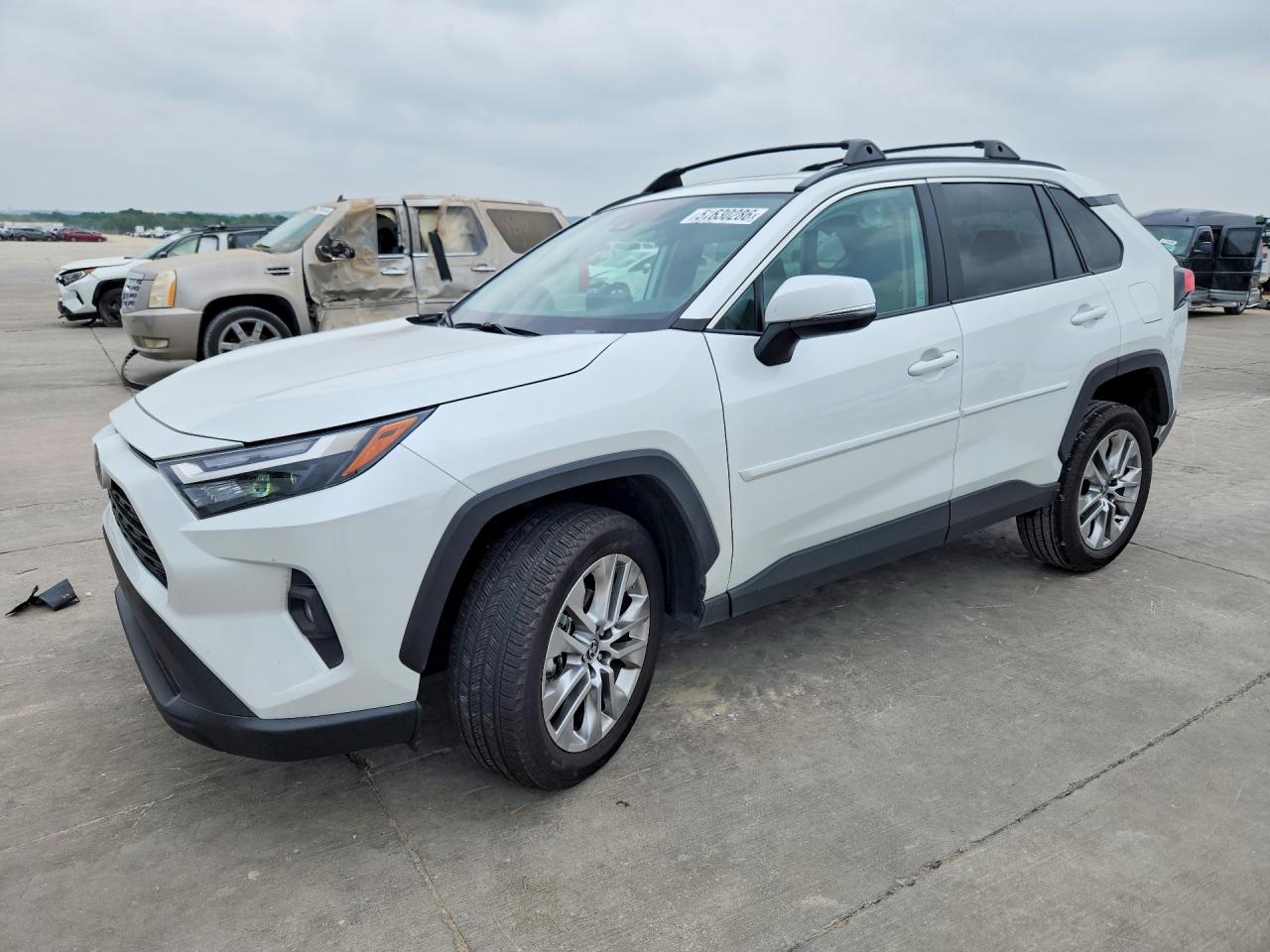 Salvage Toyota RAV4 Image