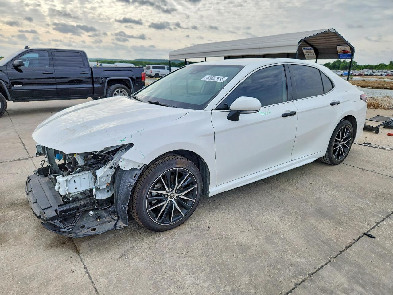 Salvage Toyota Camry Image