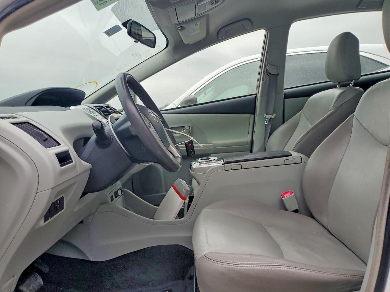 Toyota Prius v Three