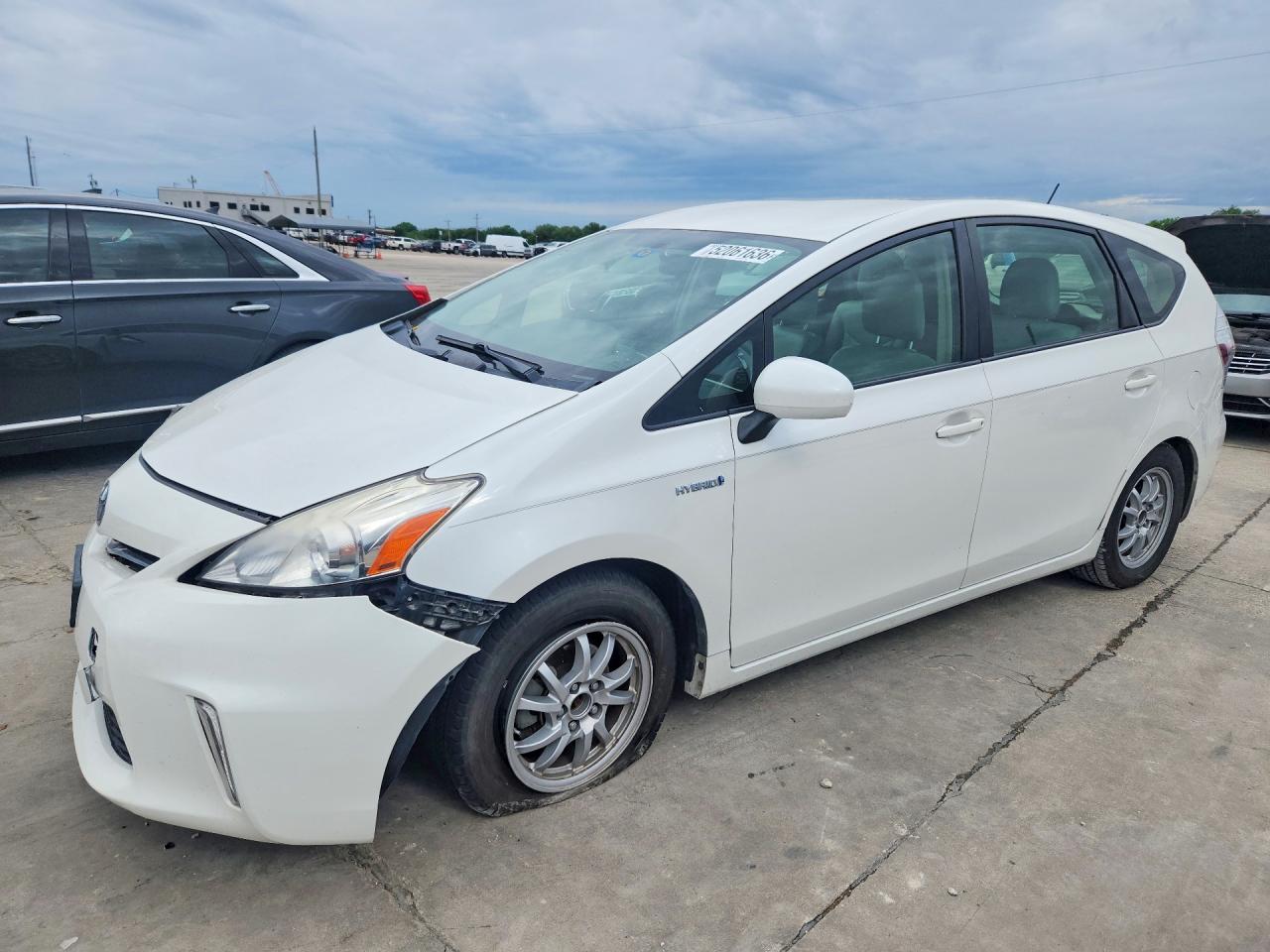 Salvage Toyota Prius v Image
