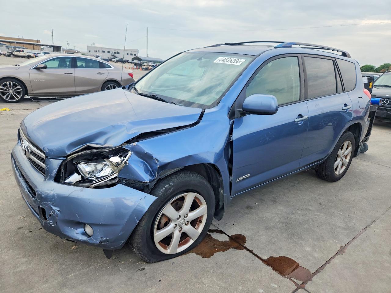 Salvage Toyota RAV4 Image