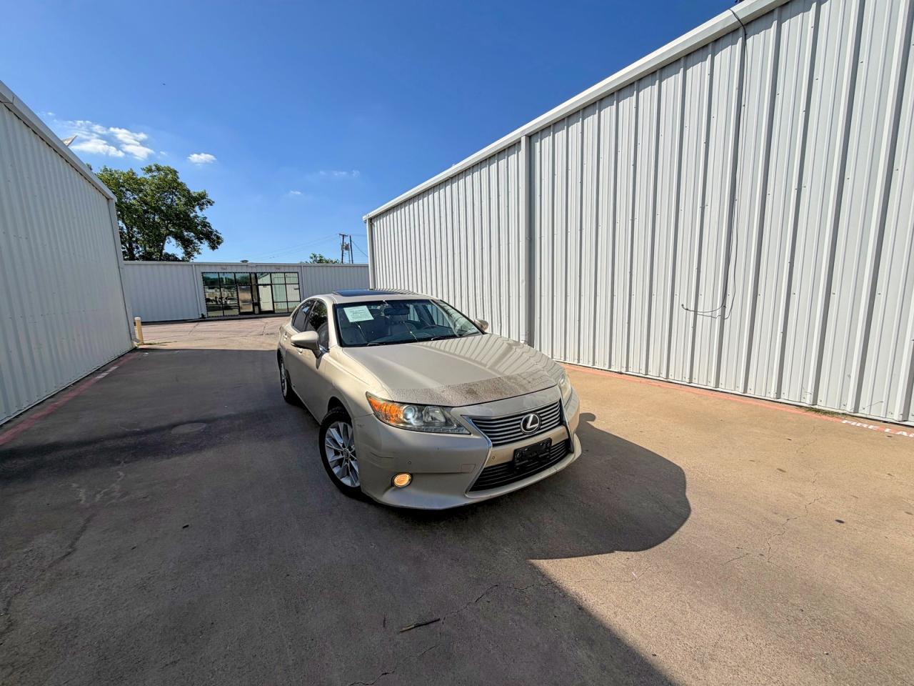 Salvage Lexus Es Image