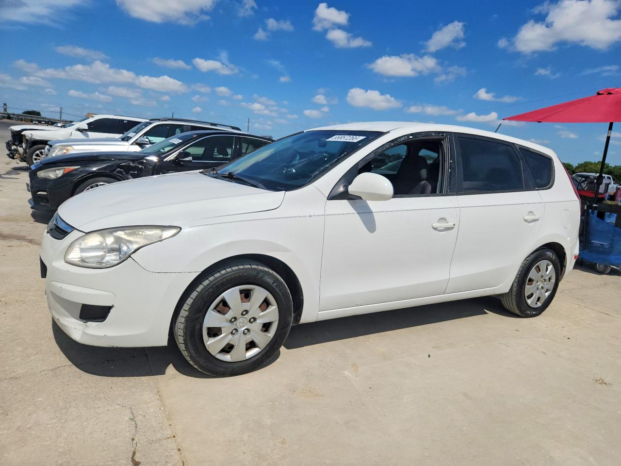 Salvage Hyundai ELANTRA Image