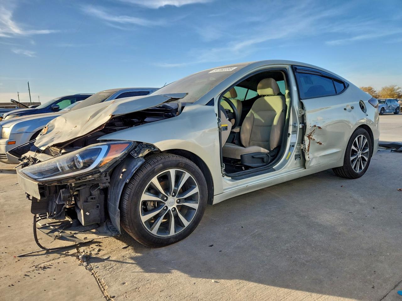 Salvage Hyundai ELANTRA Image