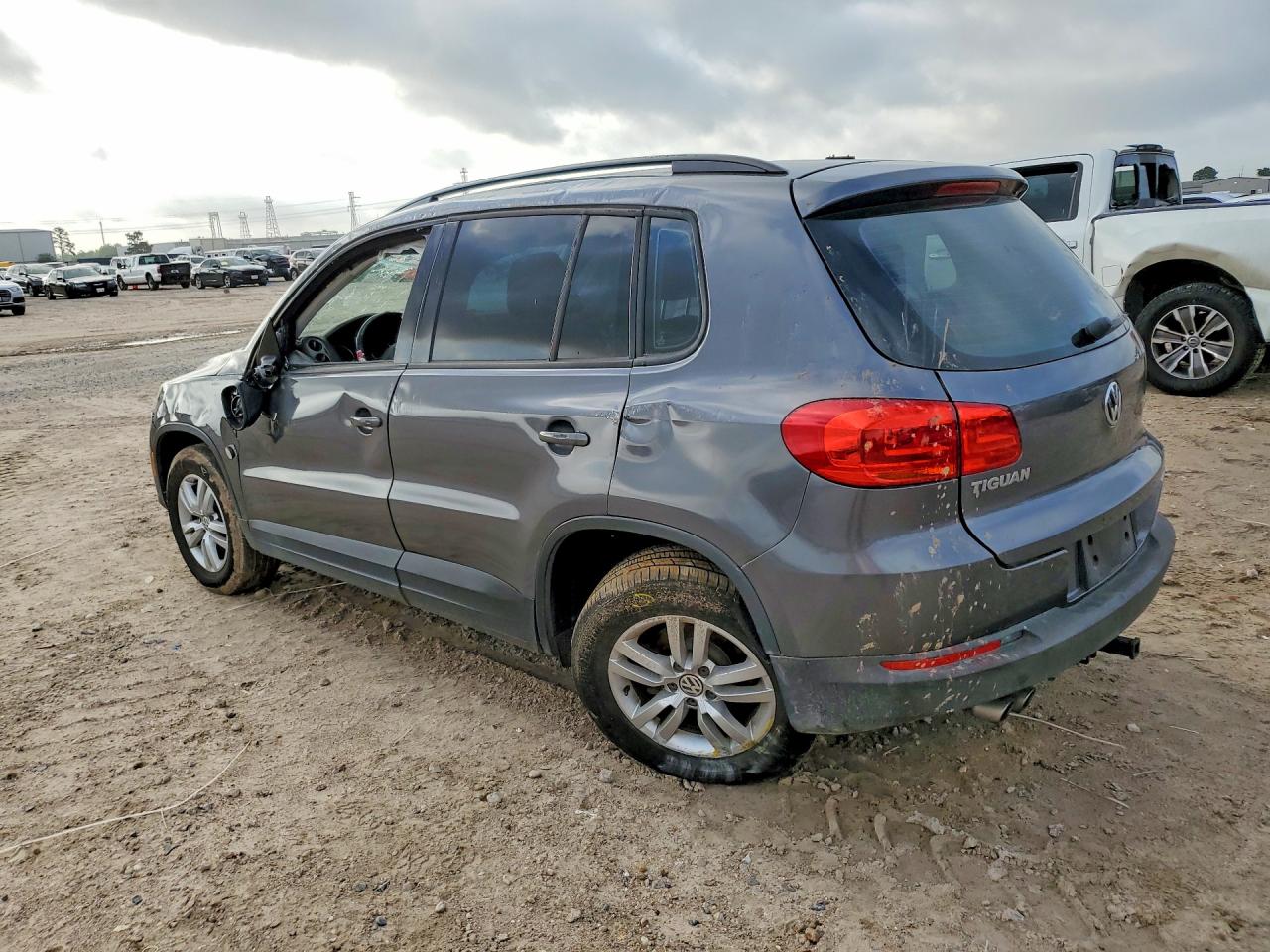 Volkswagen Tiguan S