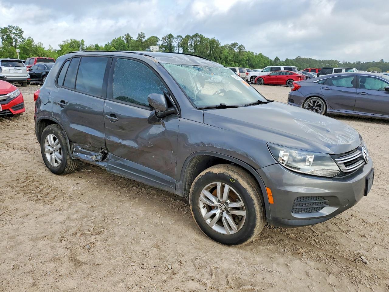 Volkswagen Tiguan S
