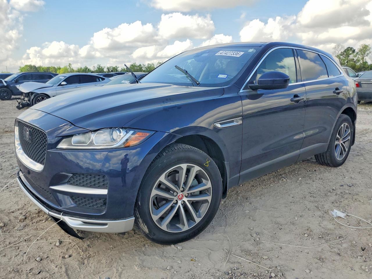 Salvage Jaguar F-PACE Image