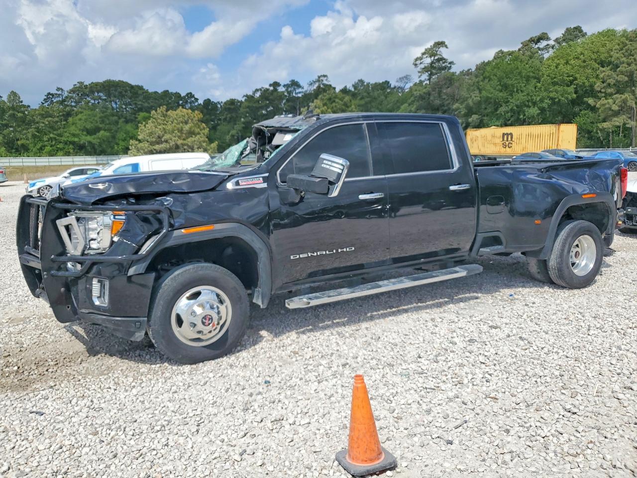 Salvage GMC Sierra Image