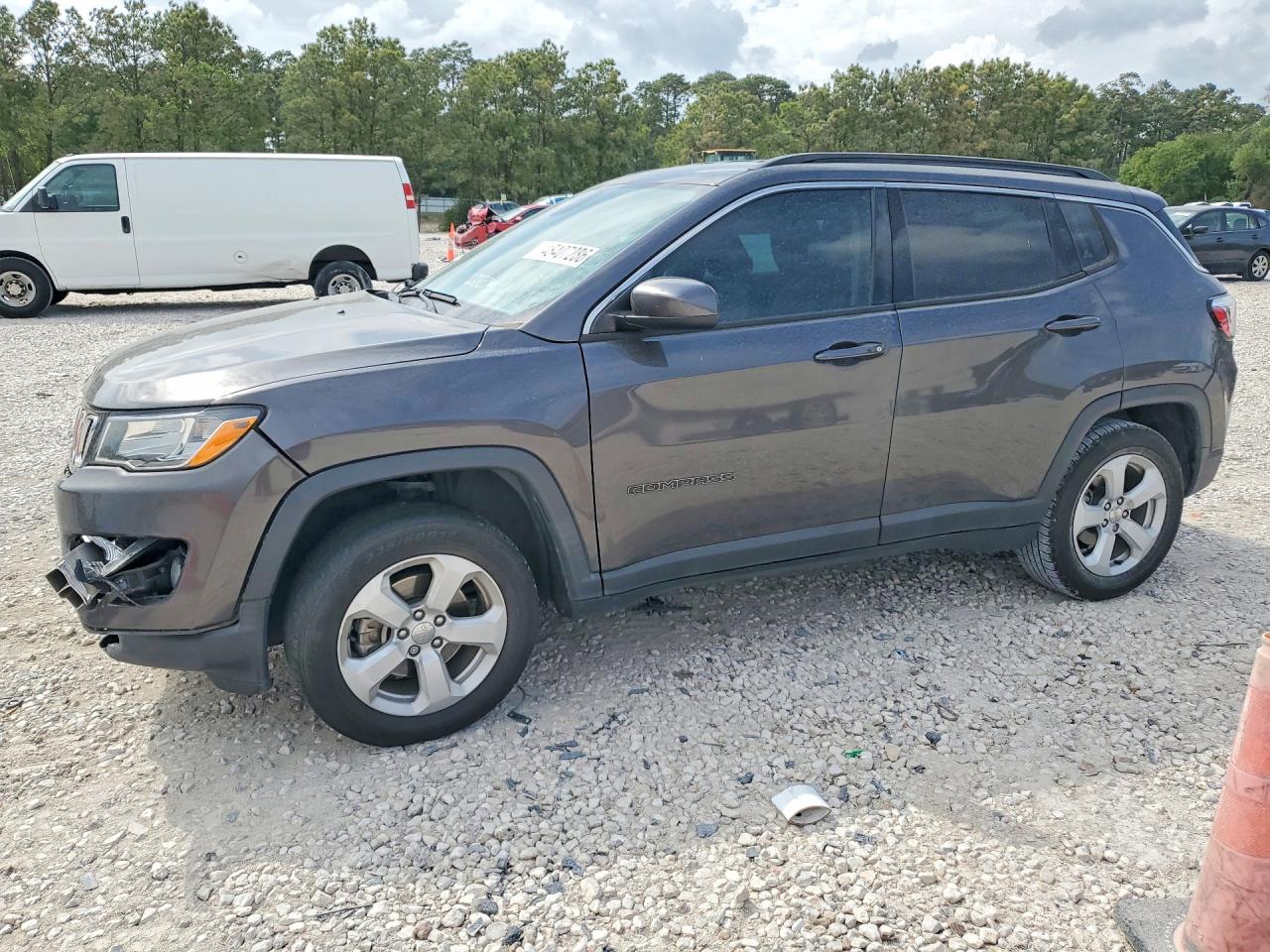 Salvage Jeep Compass Image