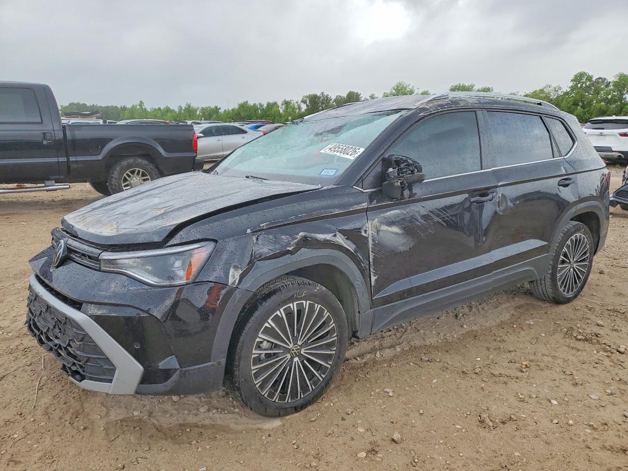 Salvage Volkswagen Taos Image