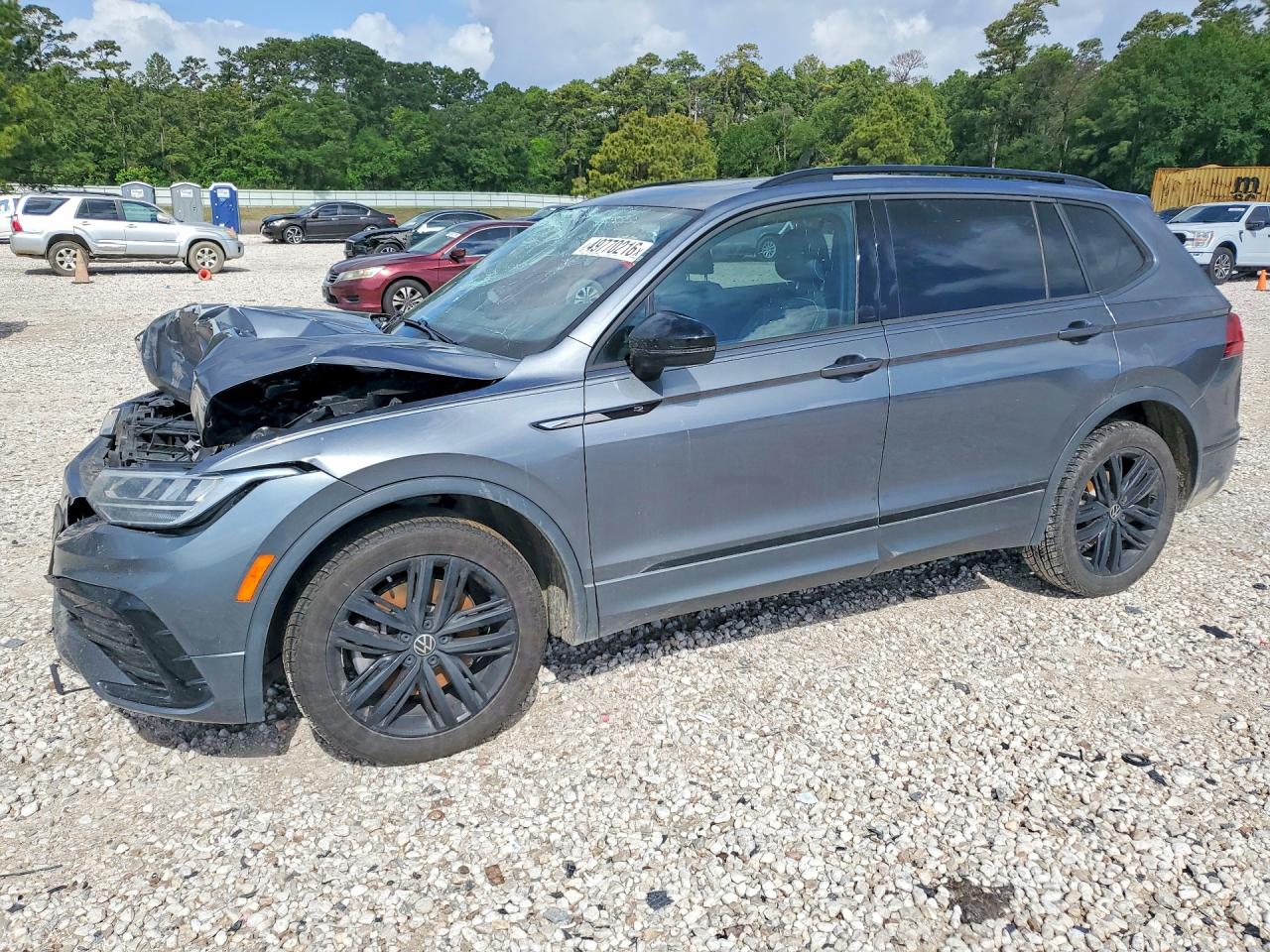 Salvage Volkswagen Tiguan Image