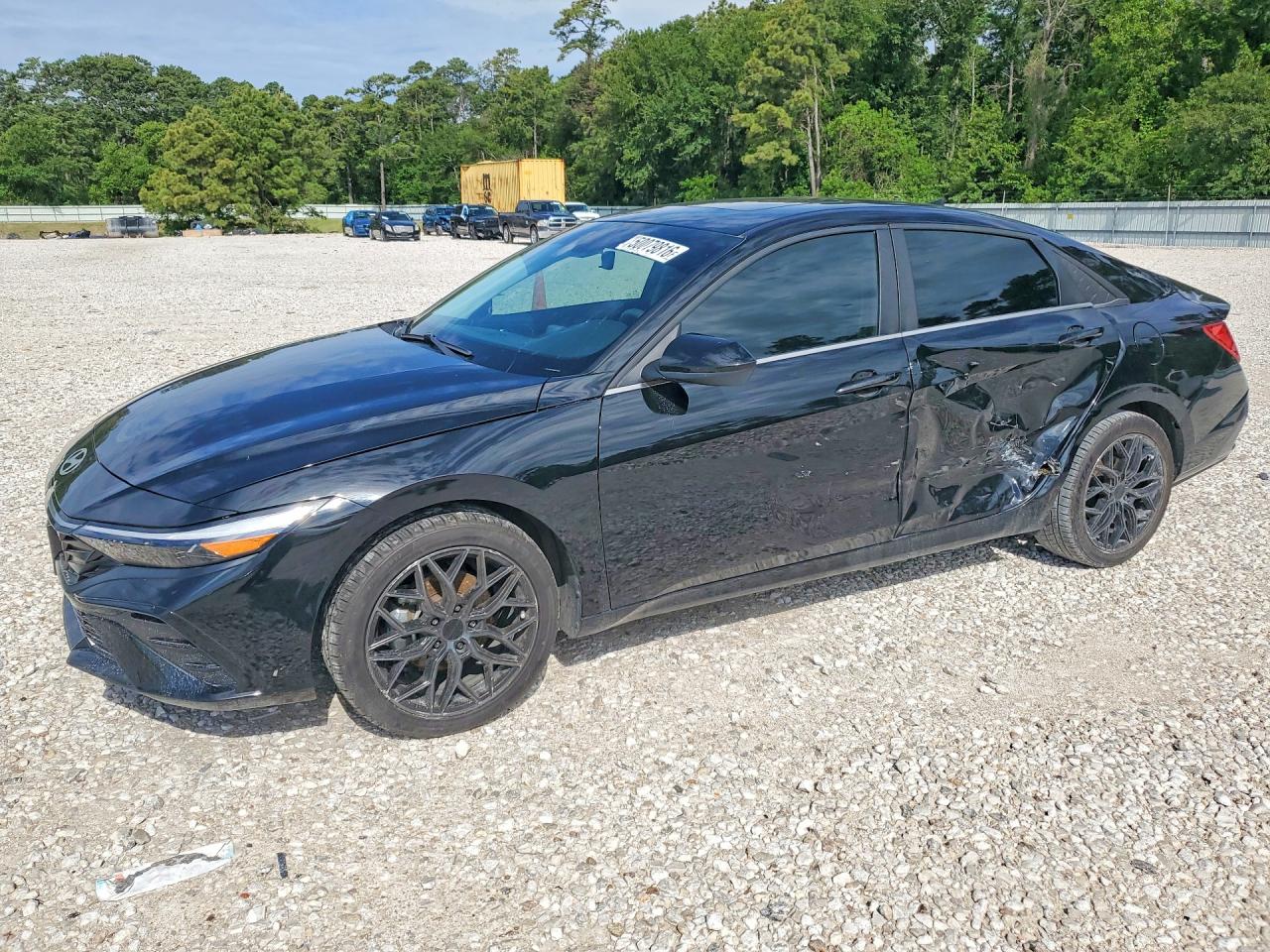 Salvage Hyundai ELANTRA Image