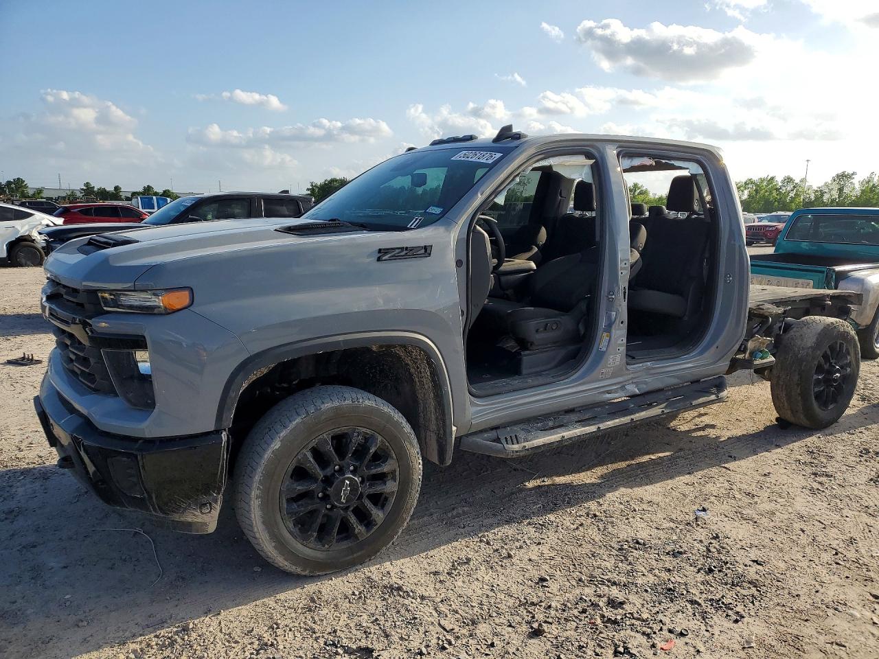 Salvage Chevrolet Silverado Image