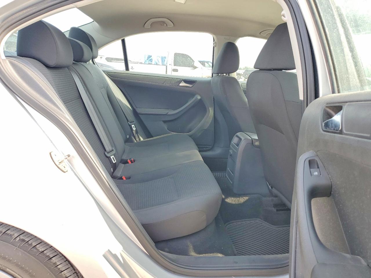 Volkswagen Jetta S