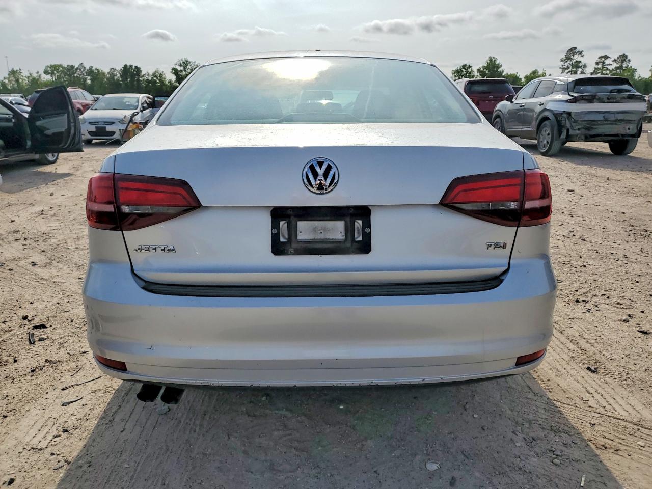 Volkswagen Jetta S