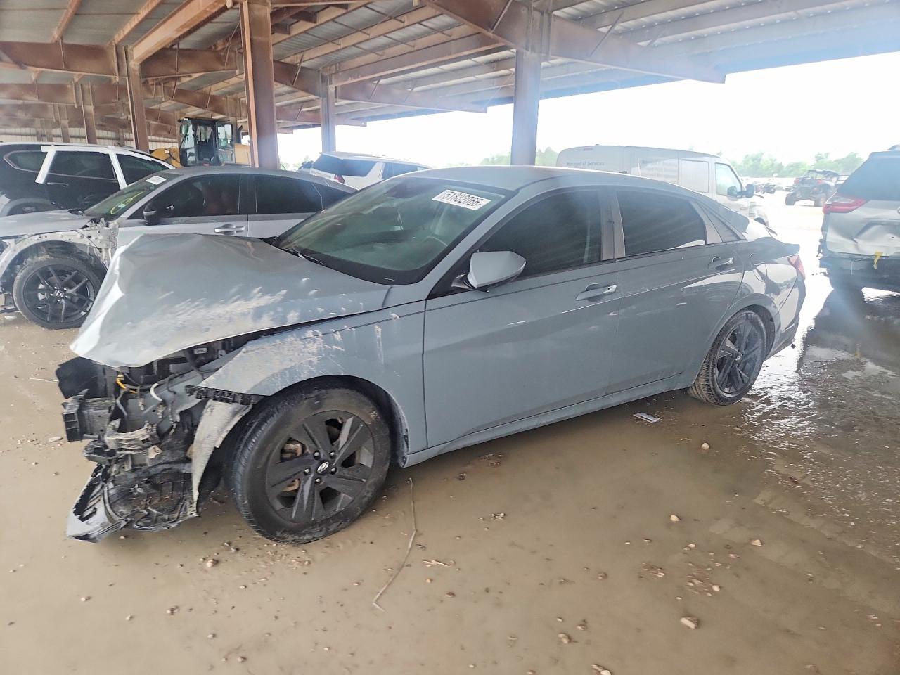 Salvage Hyundai ELANTRA Image