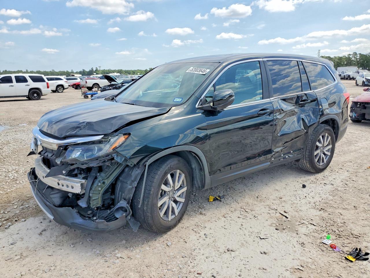 Salvage Honda Pilot Image