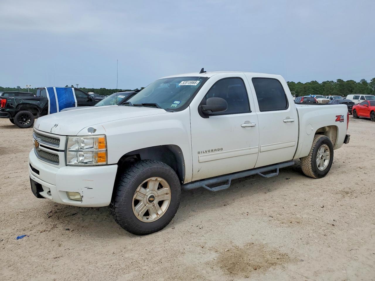 Salvage Chevrolet Silverado Image