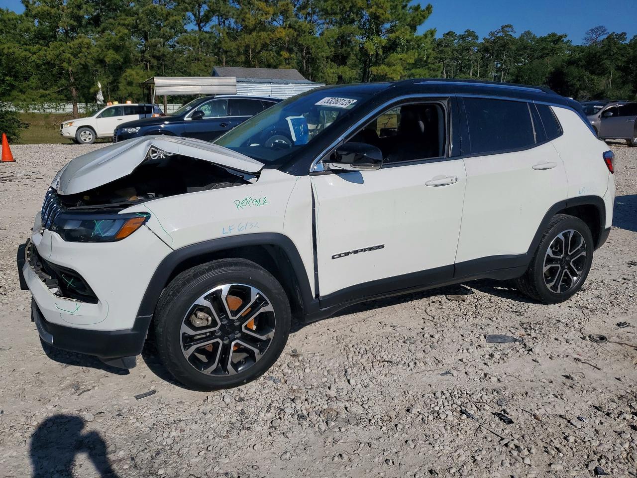 Salvage Jeep Compass Image