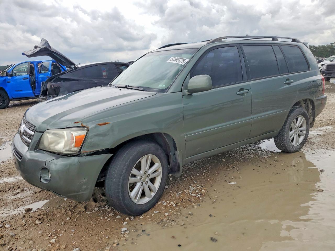 Salvage Toyota Highlander Image