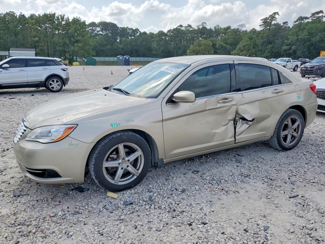 Salvage Chrysler 200 Image