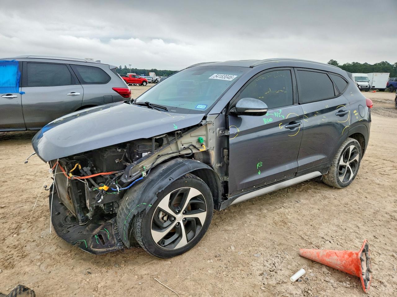 Salvage Hyundai TUCSON Image
