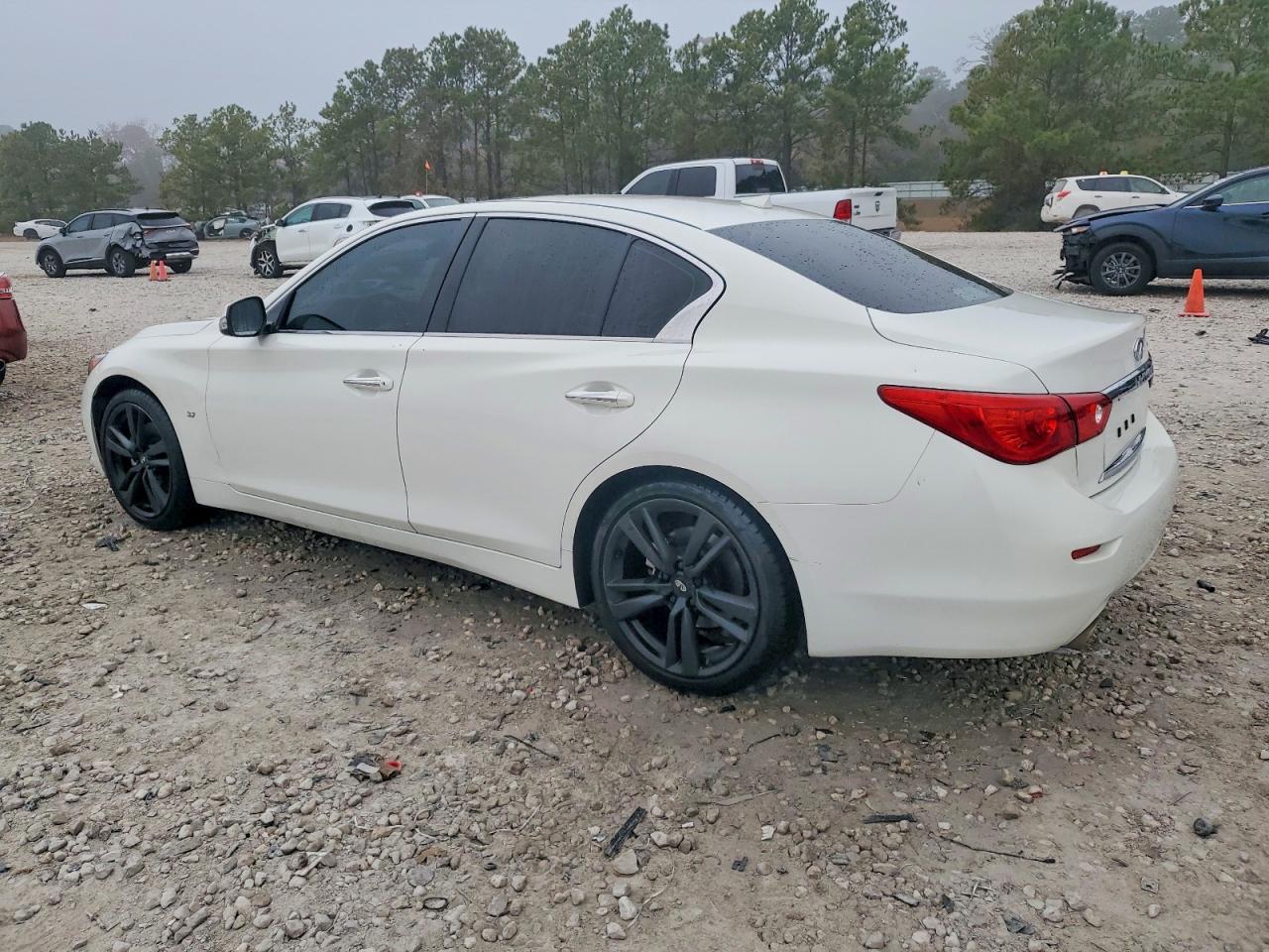 INFINITI Q50 Base