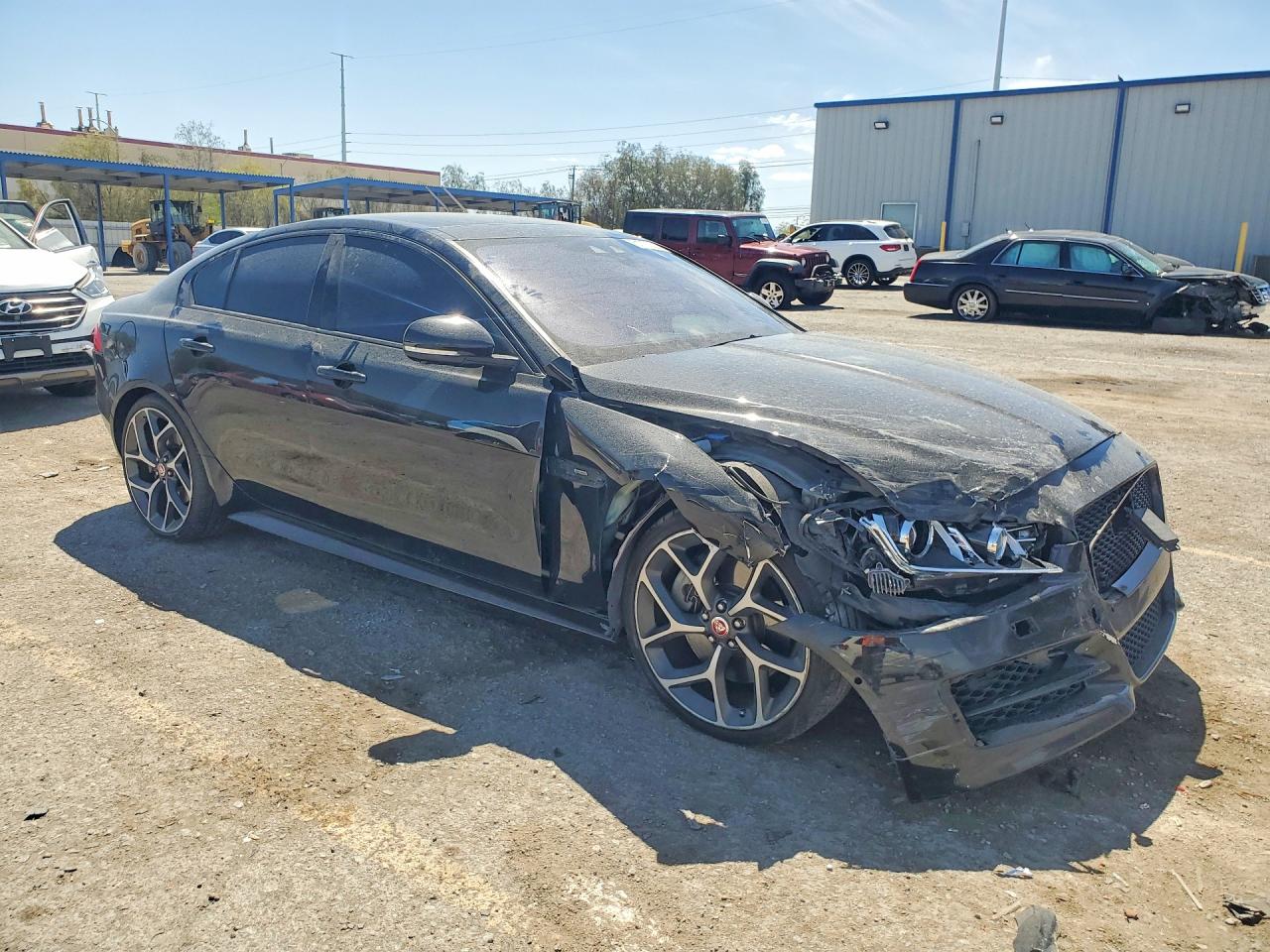 Jaguar XE R - Sport