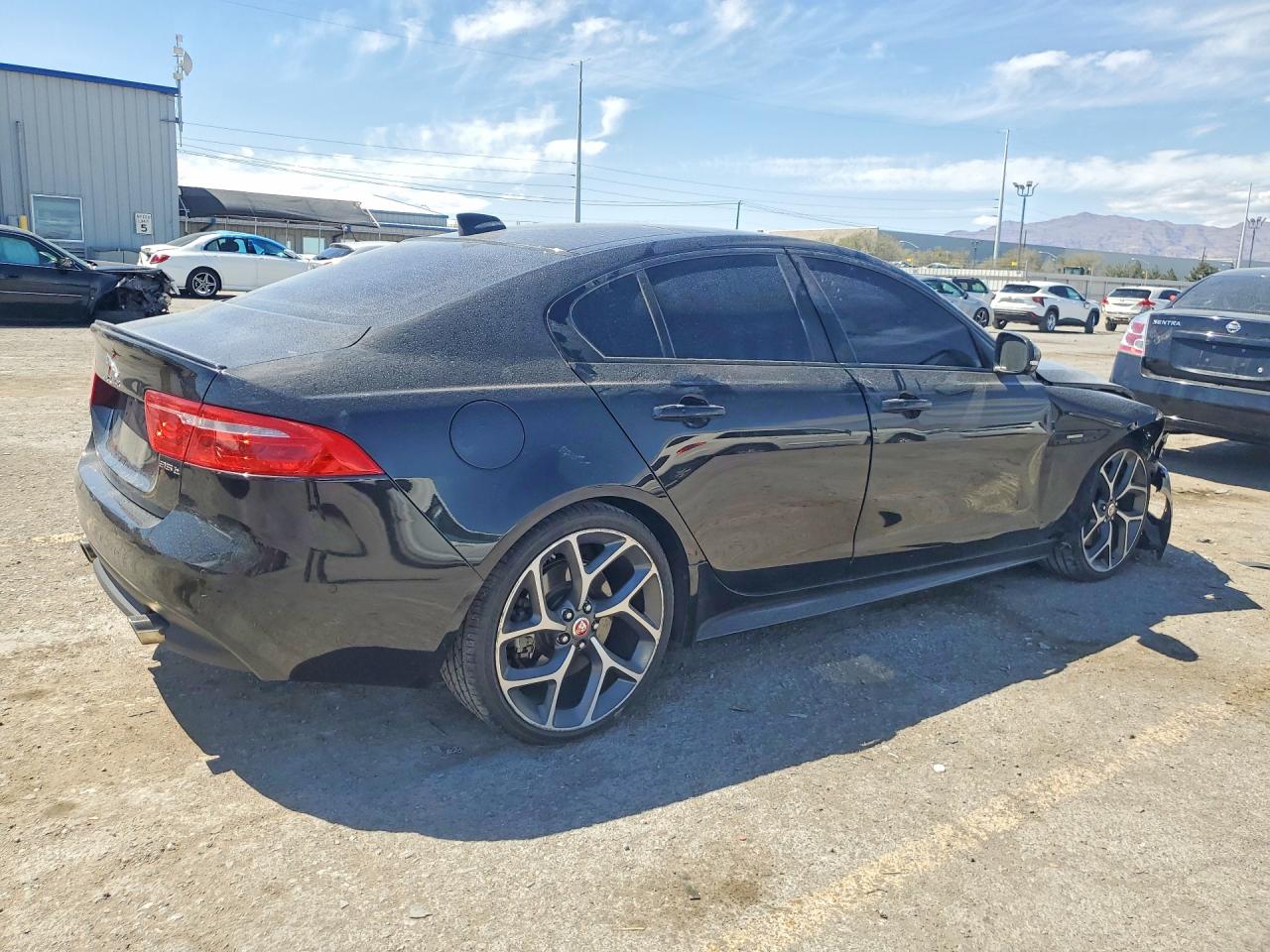 Jaguar XE R - Sport