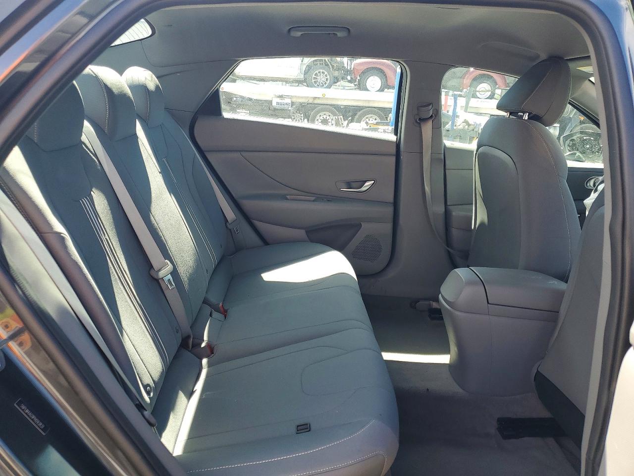 Hyundai ELANTRA Sel