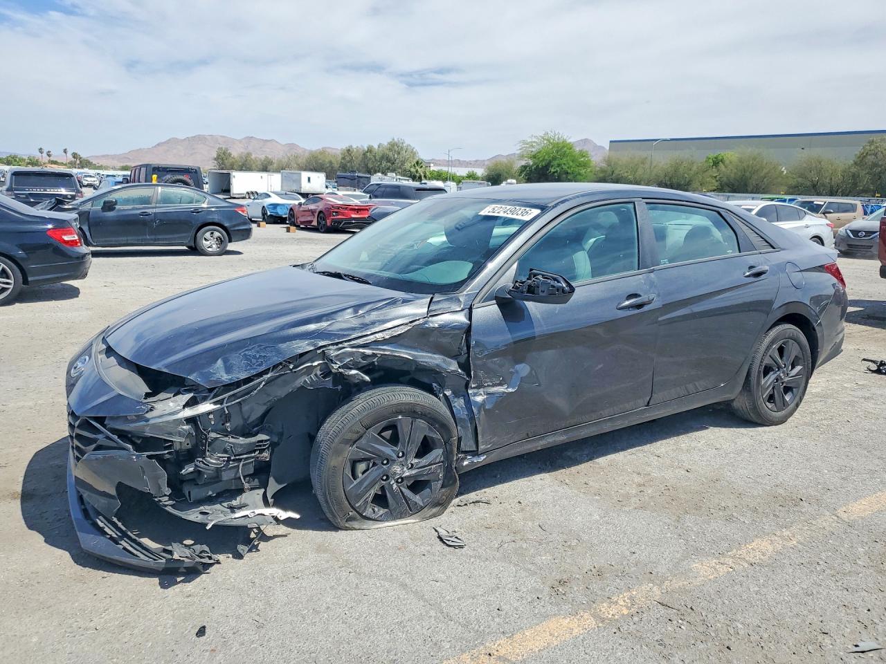 Salvage Hyundai ELANTRA Image
