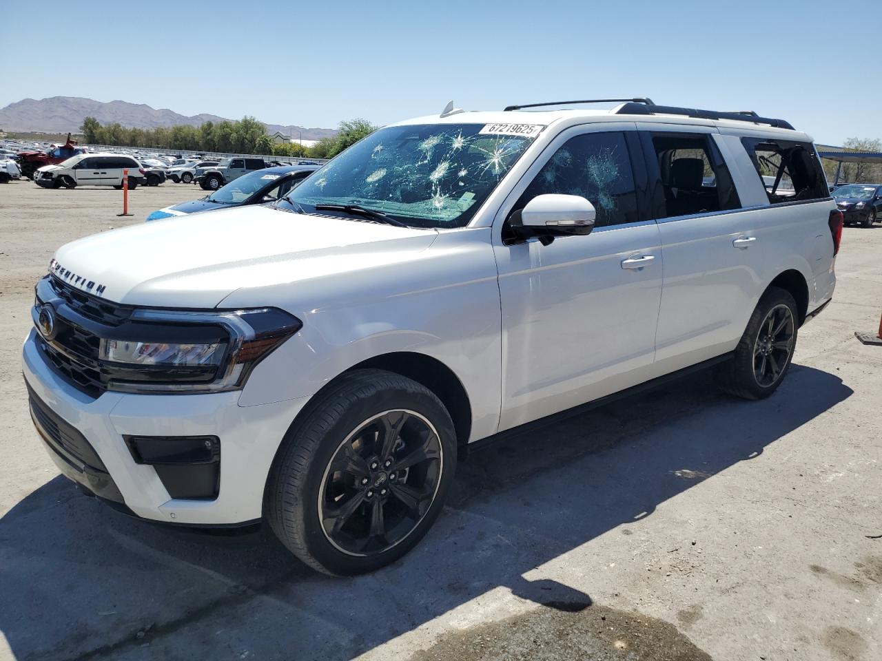 Salvage Ford Expedition Image