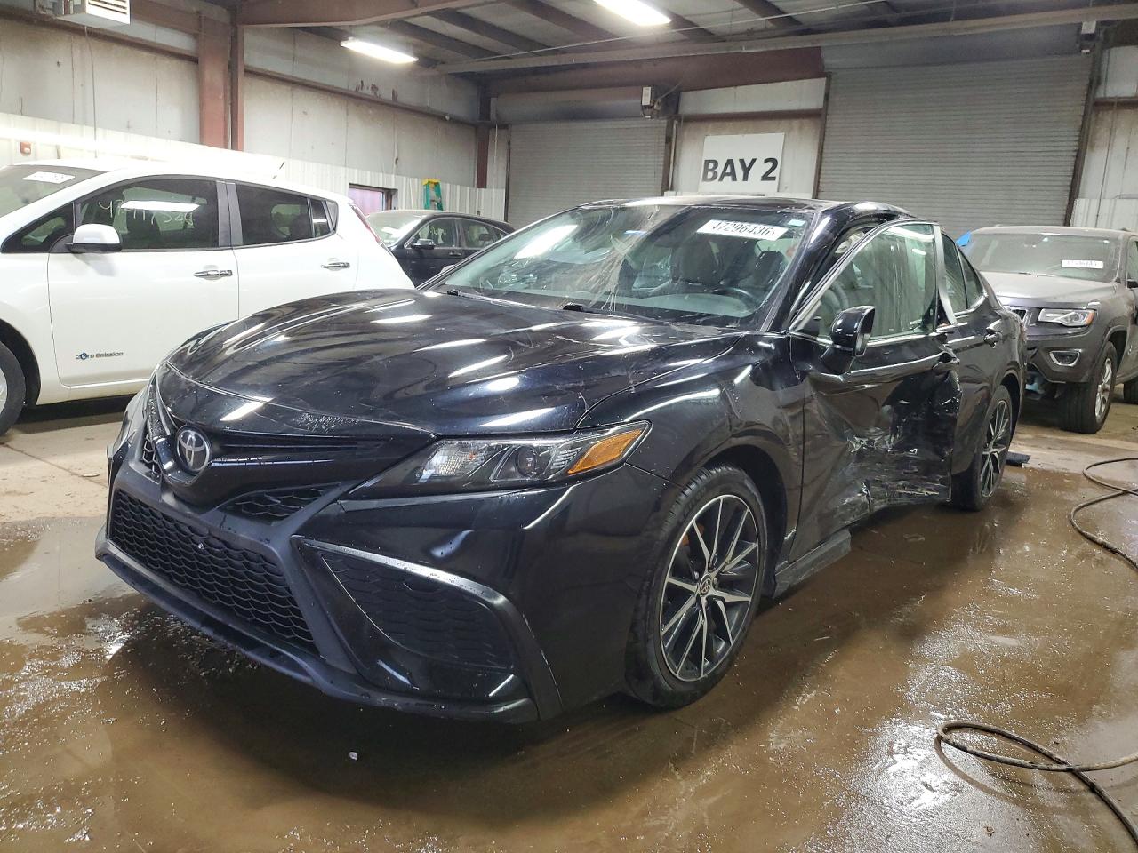 Salvage Toyota Camry Image