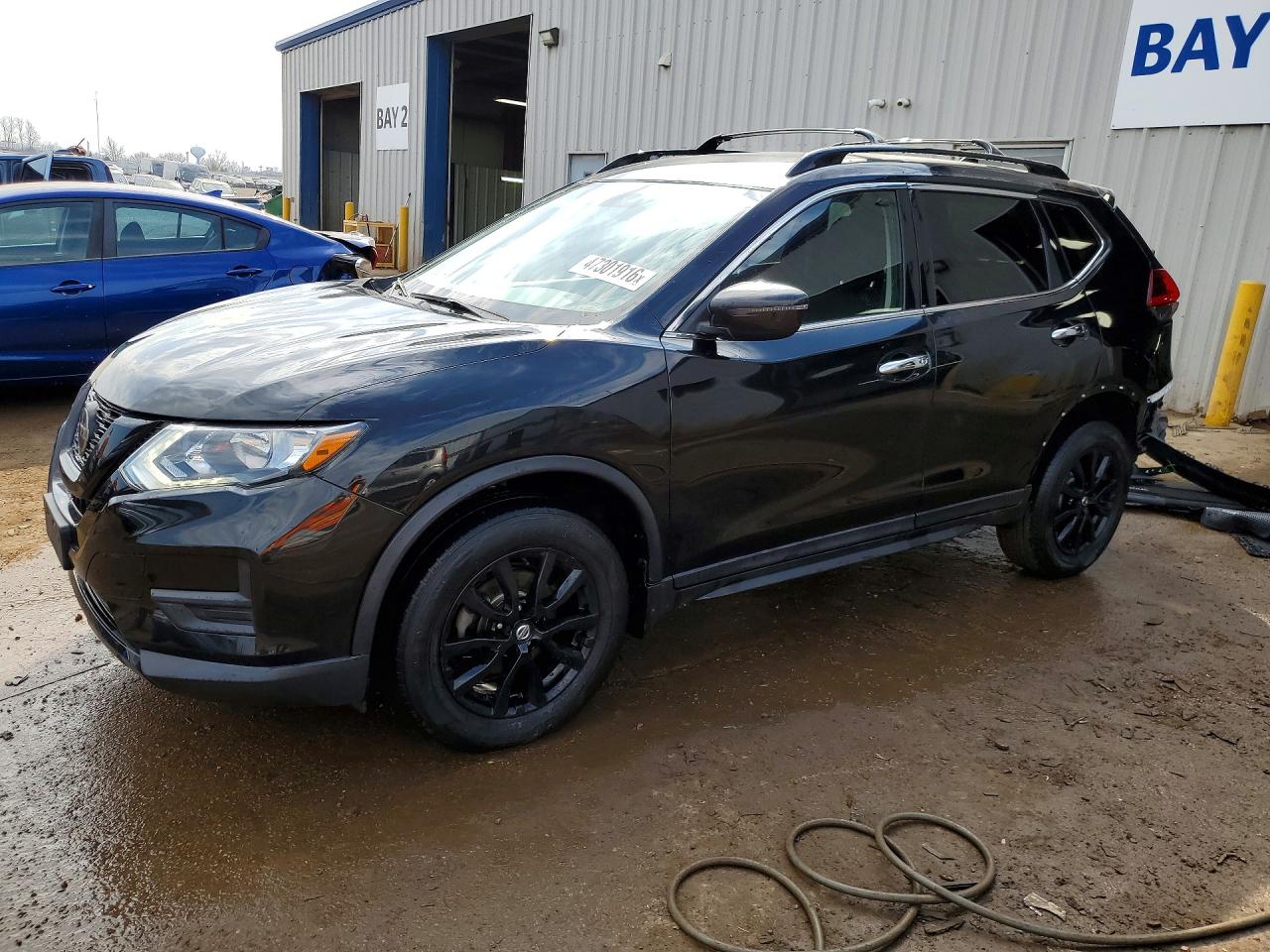 Salvage Nissan Rogue Image
