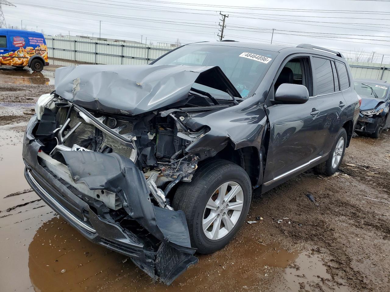 Salvage Toyota Highlander Image