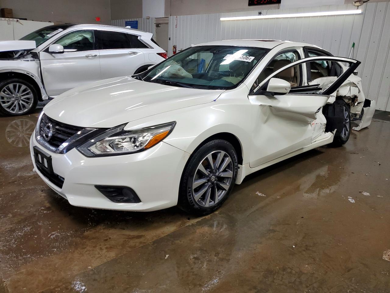 Salvage Nissan Altima Image