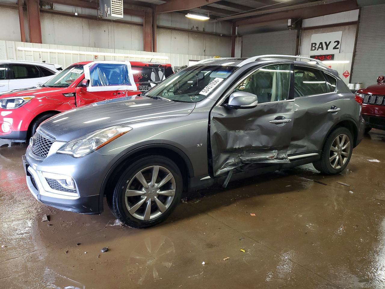 Salvage INFINITI Qx Image