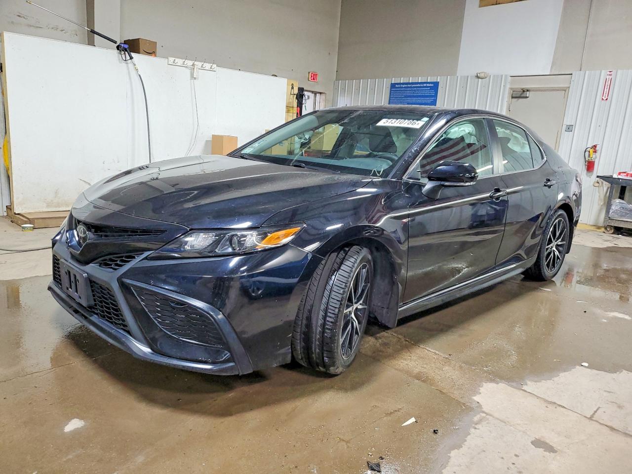 Salvage Toyota Camry Image