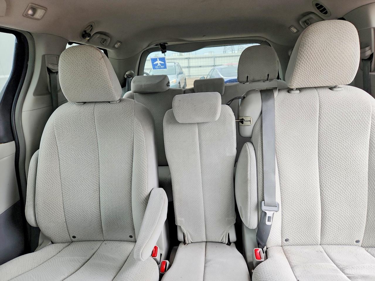 Toyota Sienna Le