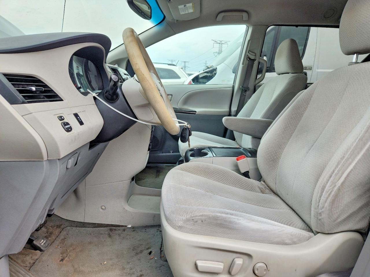 Toyota Sienna Le