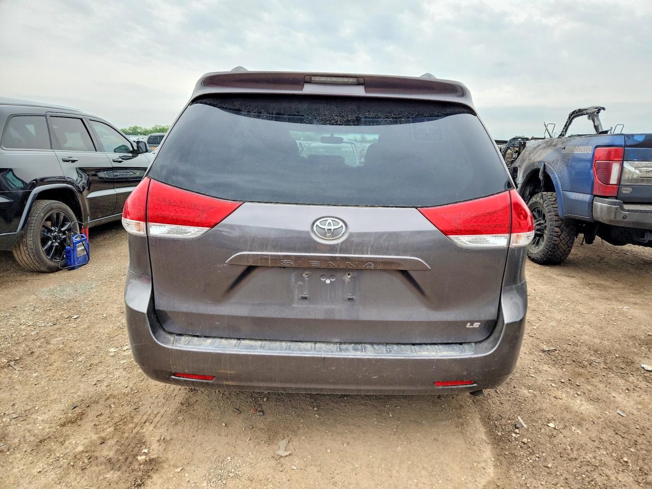 Toyota Sienna Le
