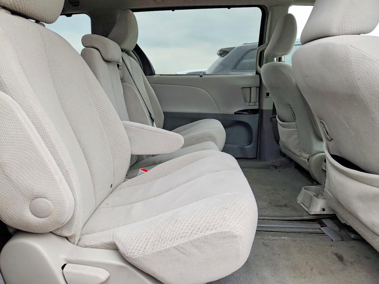 Toyota Sienna Le