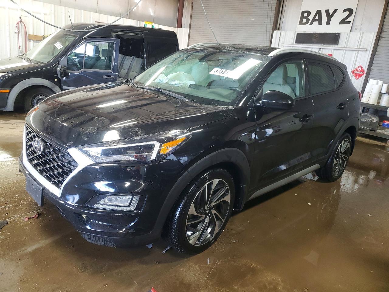 Salvage Hyundai TUCSON Image