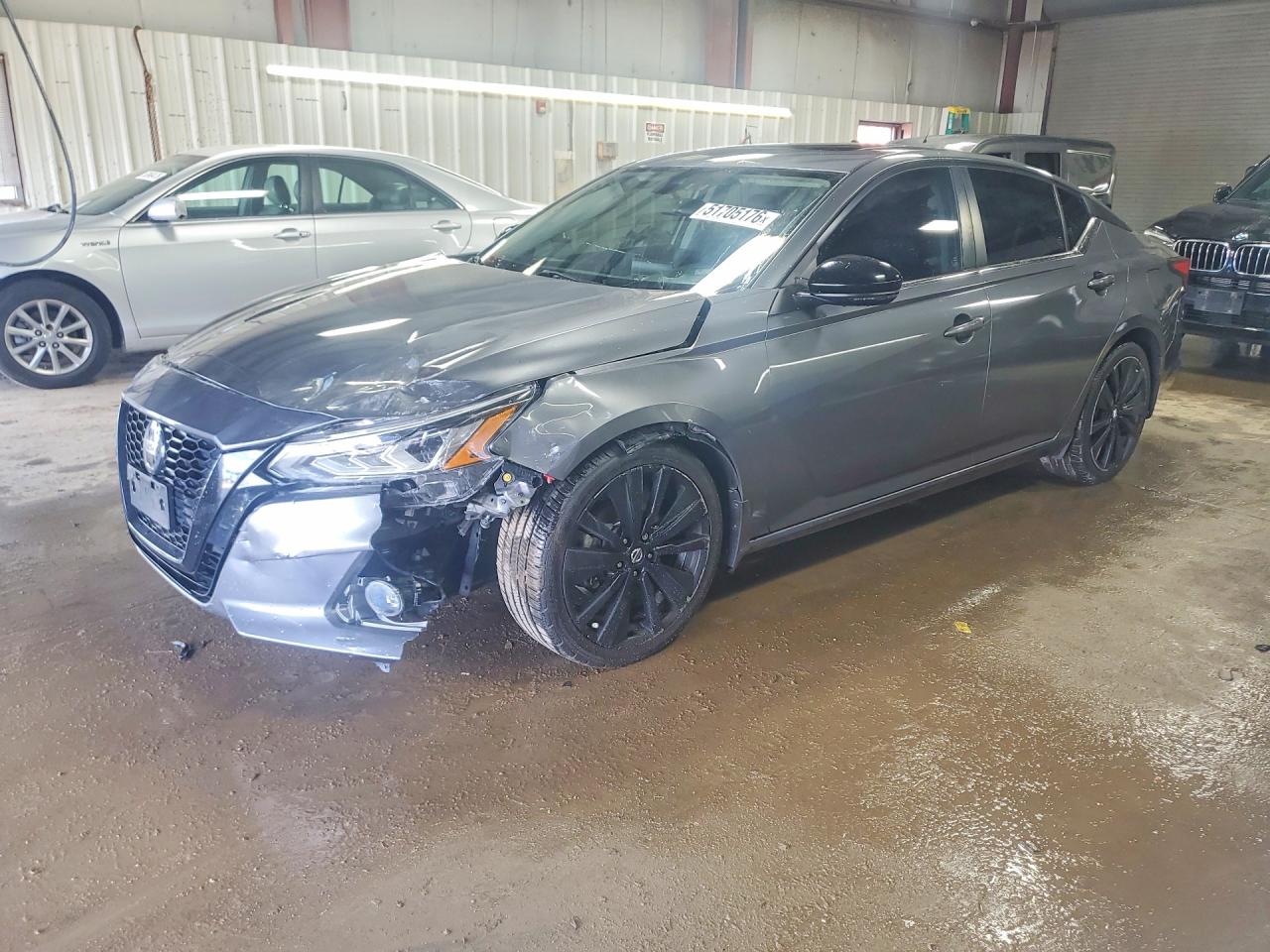 Salvage Nissan Altima Image